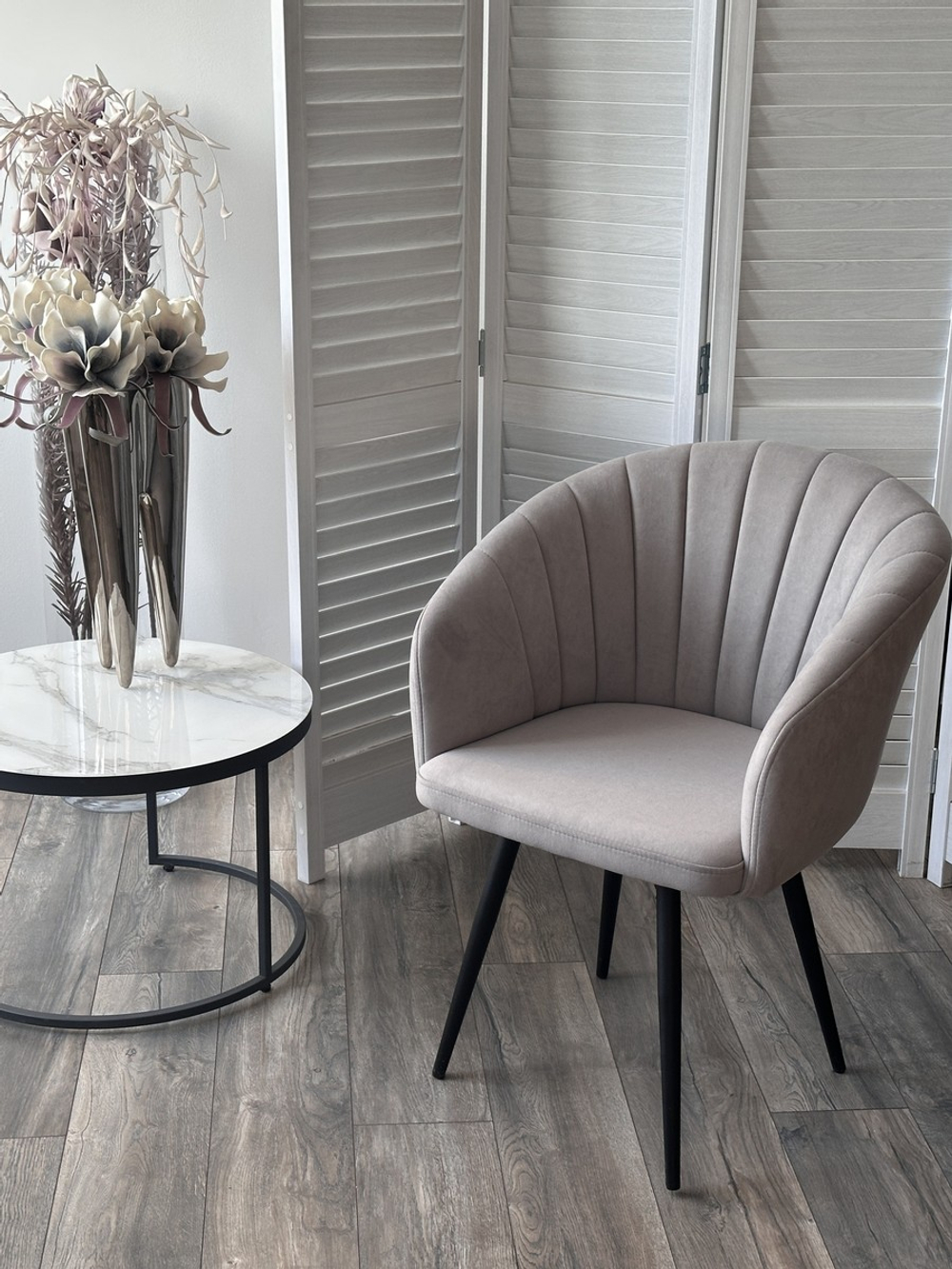 Стул М-City DISAUR Мишель поворотный на поворотный на 360 градусов, B22 Серый, Велюр, Черный каркас