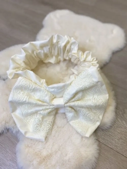 Кружевной бант на выписку