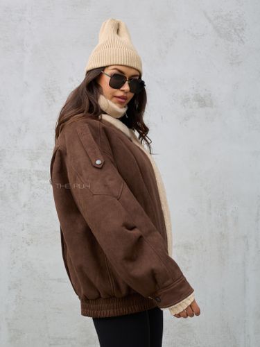 Шоколадная дубленка с воротником