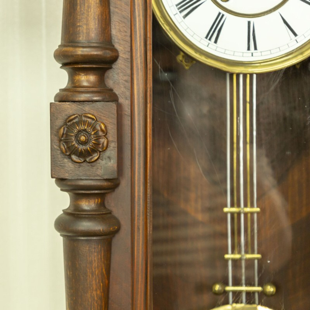 Настенные часы поставщика царского двора