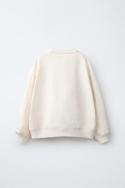 ZARA ТОЛСТОВКА С 3D ЦВЕТКОМ ИЗ ФАТИНА, ЭКРЮ