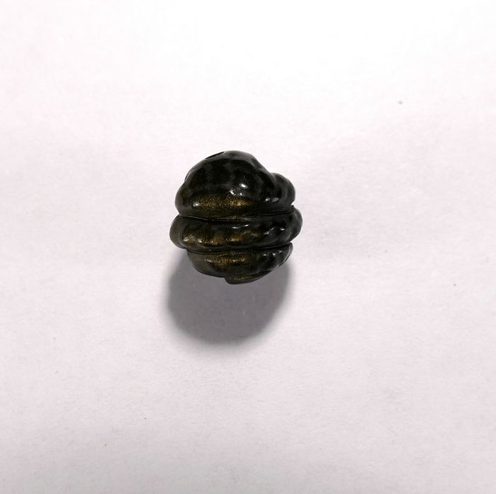 Бусина из обсидиана золотого, фигурная, шар резной 15 мм (Восточный гороскоп &quot;Змея&quot;)