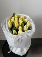 Букет из 15 лимонного тюльпана