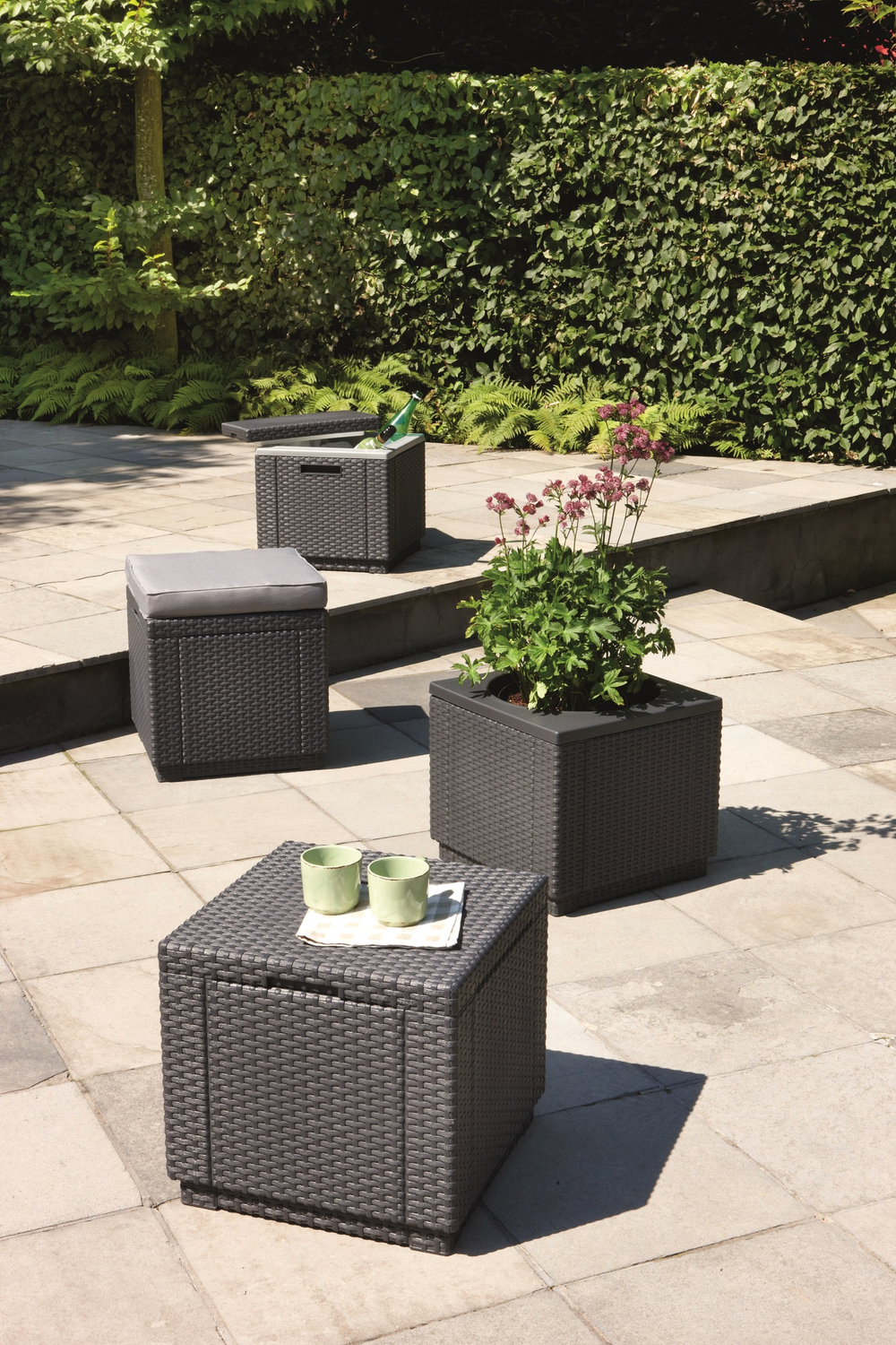 КУБ С ПОДУШКОЙ (CUBE WITH CUSHION)