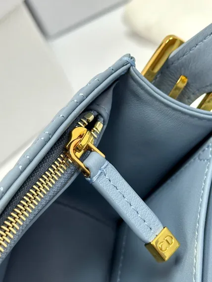 Сумка с клапаном Miss Dior голубой