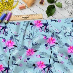 Ткань саржа цветы на голубом фоне