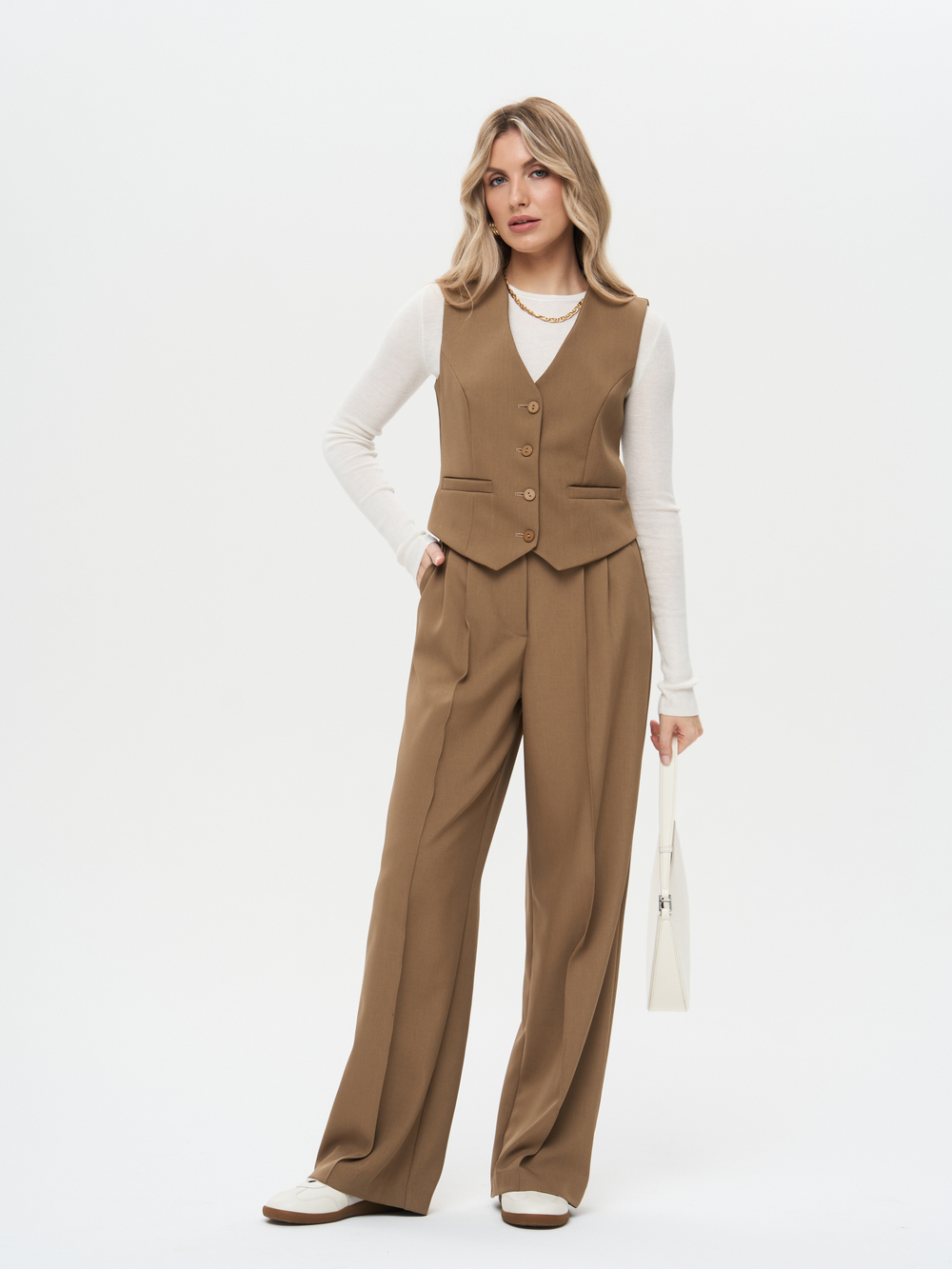 Жилет приталенный