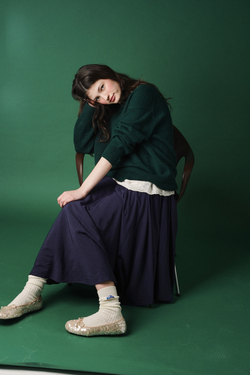 Пуловер "Бенгальские огни" из кашемира с мериносом темно-зеленого цвета и золотыми пайетками ПРЕДЗАКАЗ