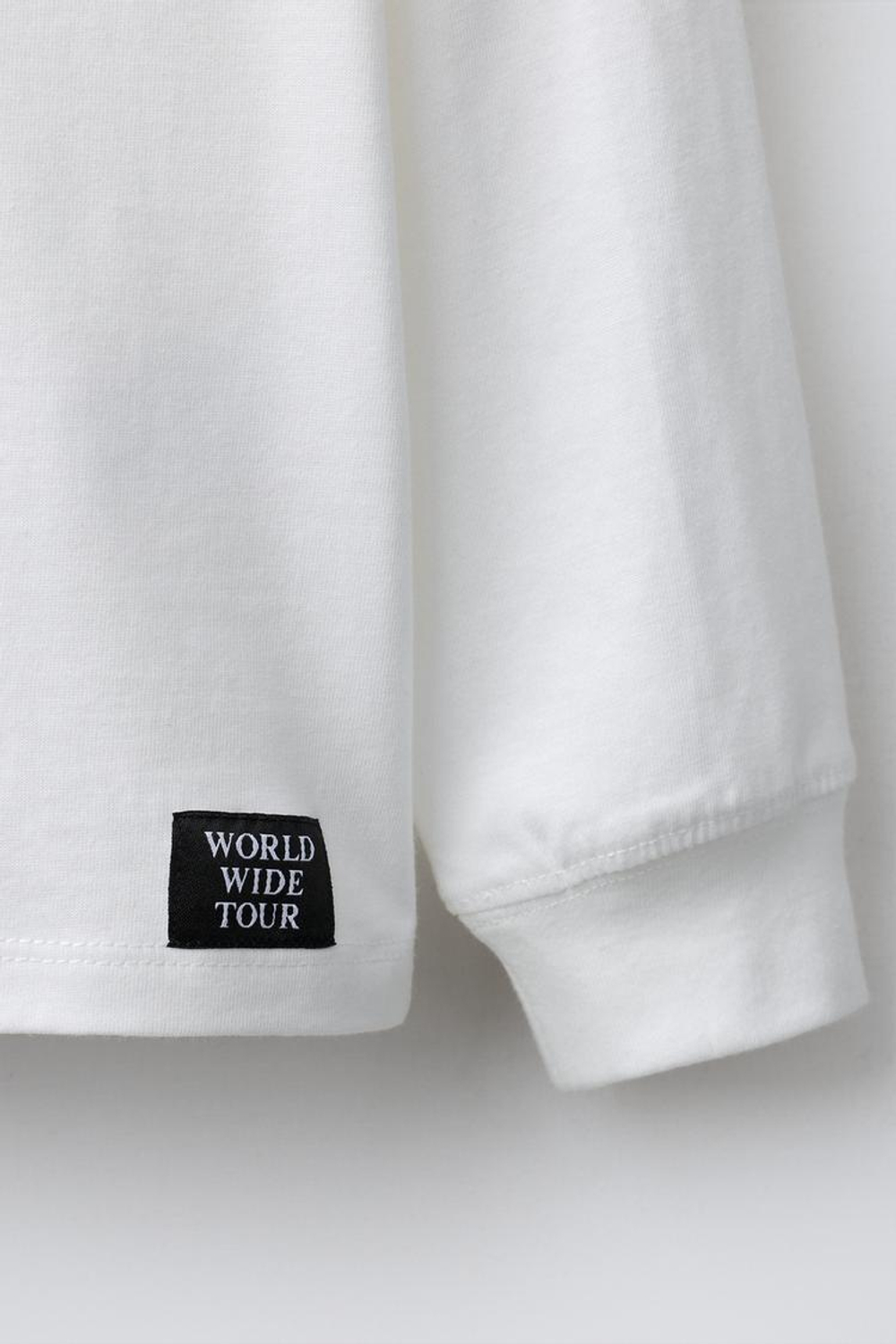 ZARA ЛОНГСЛИВ С РЕЛЬЕФНЫМ ТЕКСТОМ, ЖЕЛТОВАТО-БЕЛЫЙ