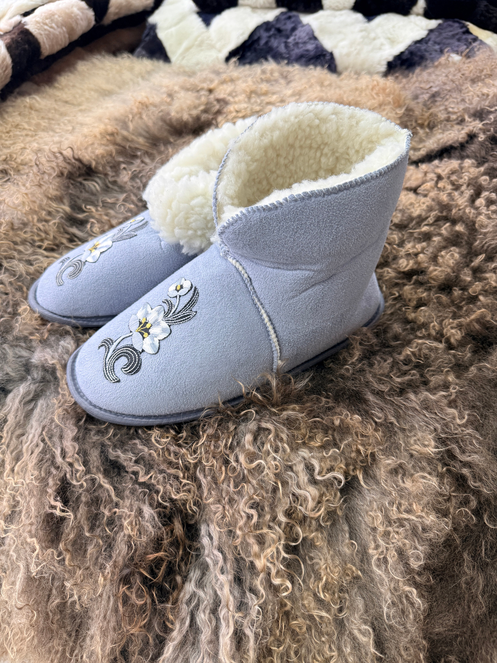 Чуни из эко-меха на твердой подошве