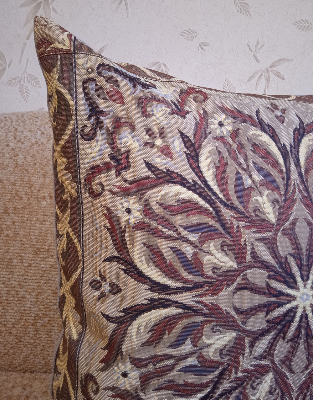 Декоративный гобеленовый чехол Виктория 47х47