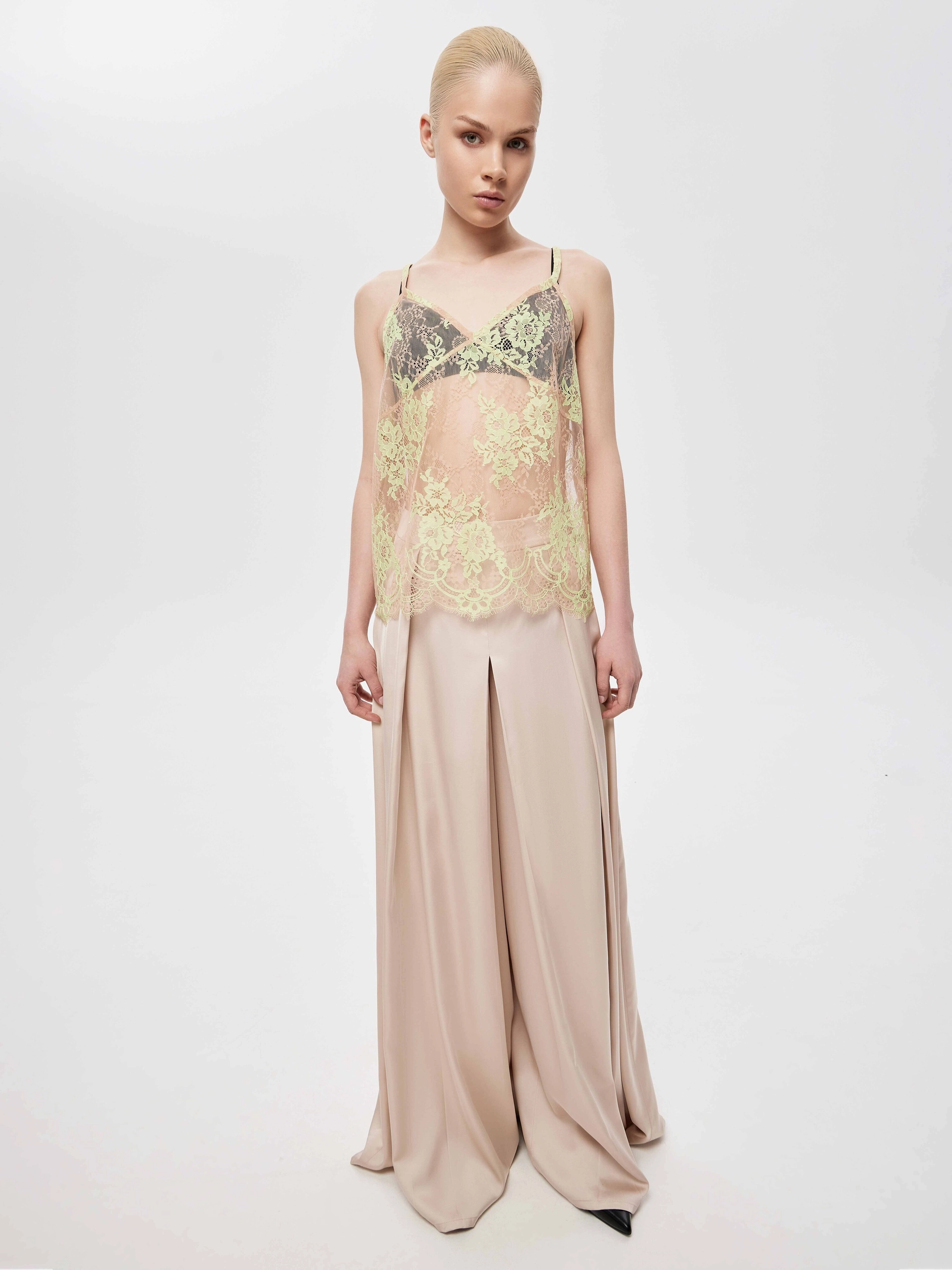 Топ из кружева