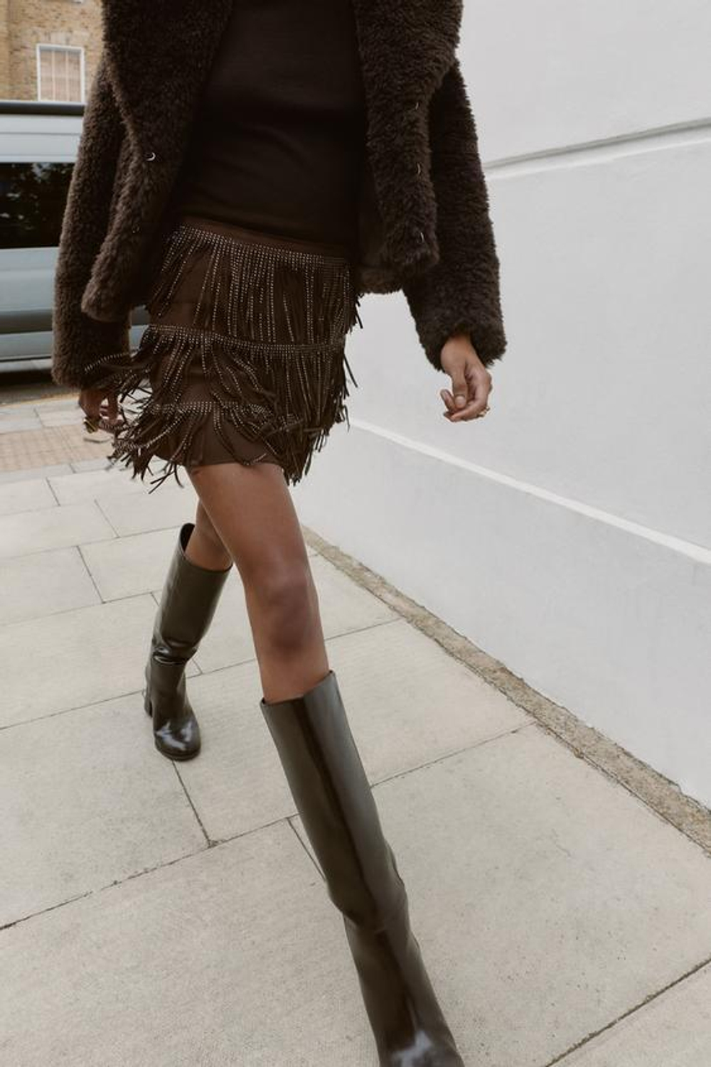 ZARA ЮБКА С БАХРОМОЙ И БЛЕСТЯЩИМ ЭФФЕКТОМ ЗАМШИ, КОРИЧНЕВЫЙ