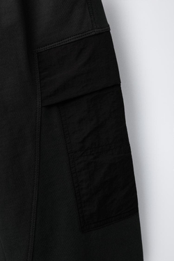 ZARA ДЖОГГЕРЫ ИЗ МЯГКОЙ ТКАНИ С КОМБИНИРОВАННЫМИ ЭЛЕМЕНТАМИ, ЧЕРНЫЙ