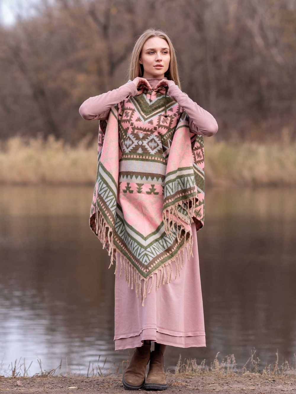 Пончо женское шерстяное с орнаментом