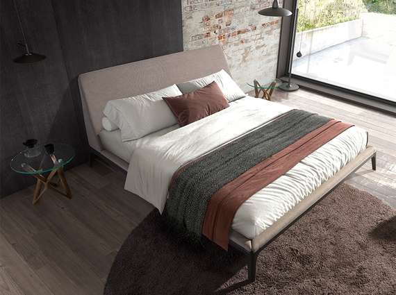 Журнальный столик Angel Cerda 2127 из закаленного стекла и ореха