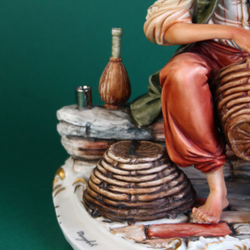 Винтаж: Фарфоровая мануфактура Capodimonte «Корзинщик»