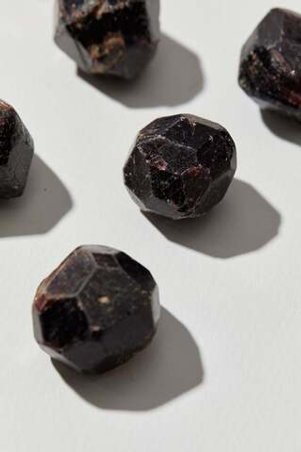 Альмандин (гранат) природный полированный