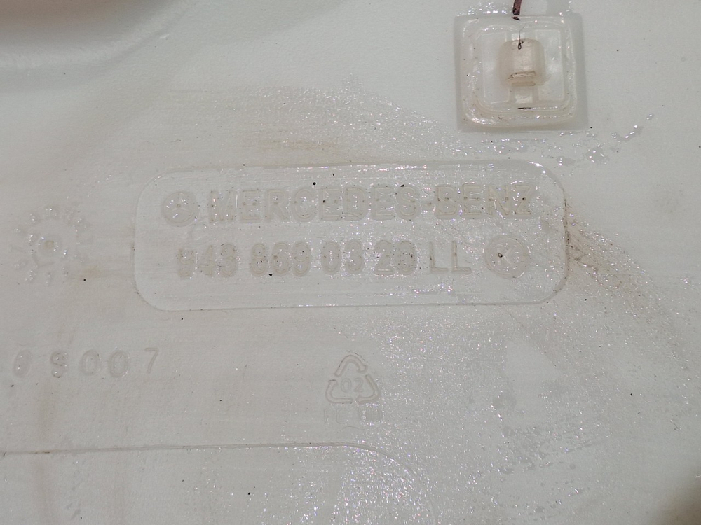 Бачок омывателя лобового стекла