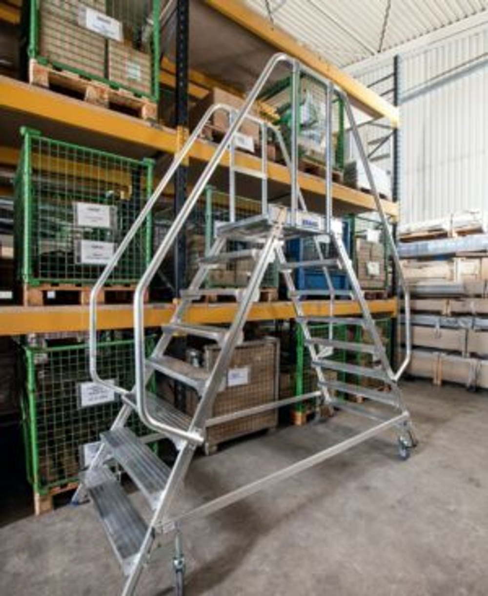 Лестница платформа двухсторонняя  4 ступеней арт.