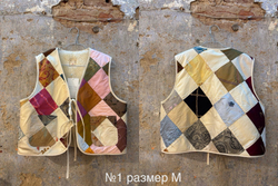 Жилет на двух завязках из шелка с мехом