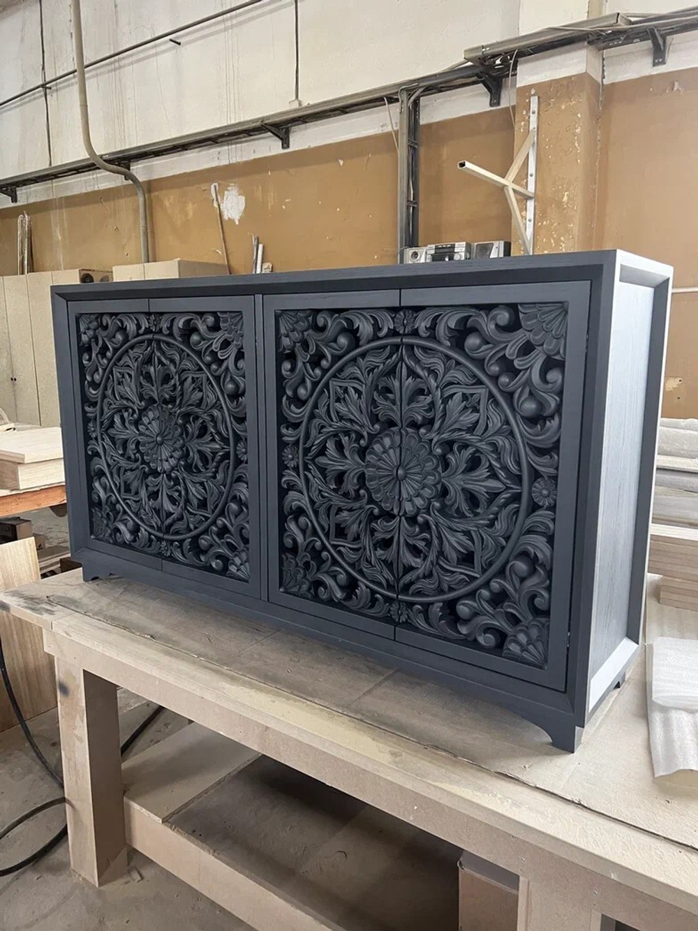 Винтажная резная деревянная тумба - мебель ручной работы