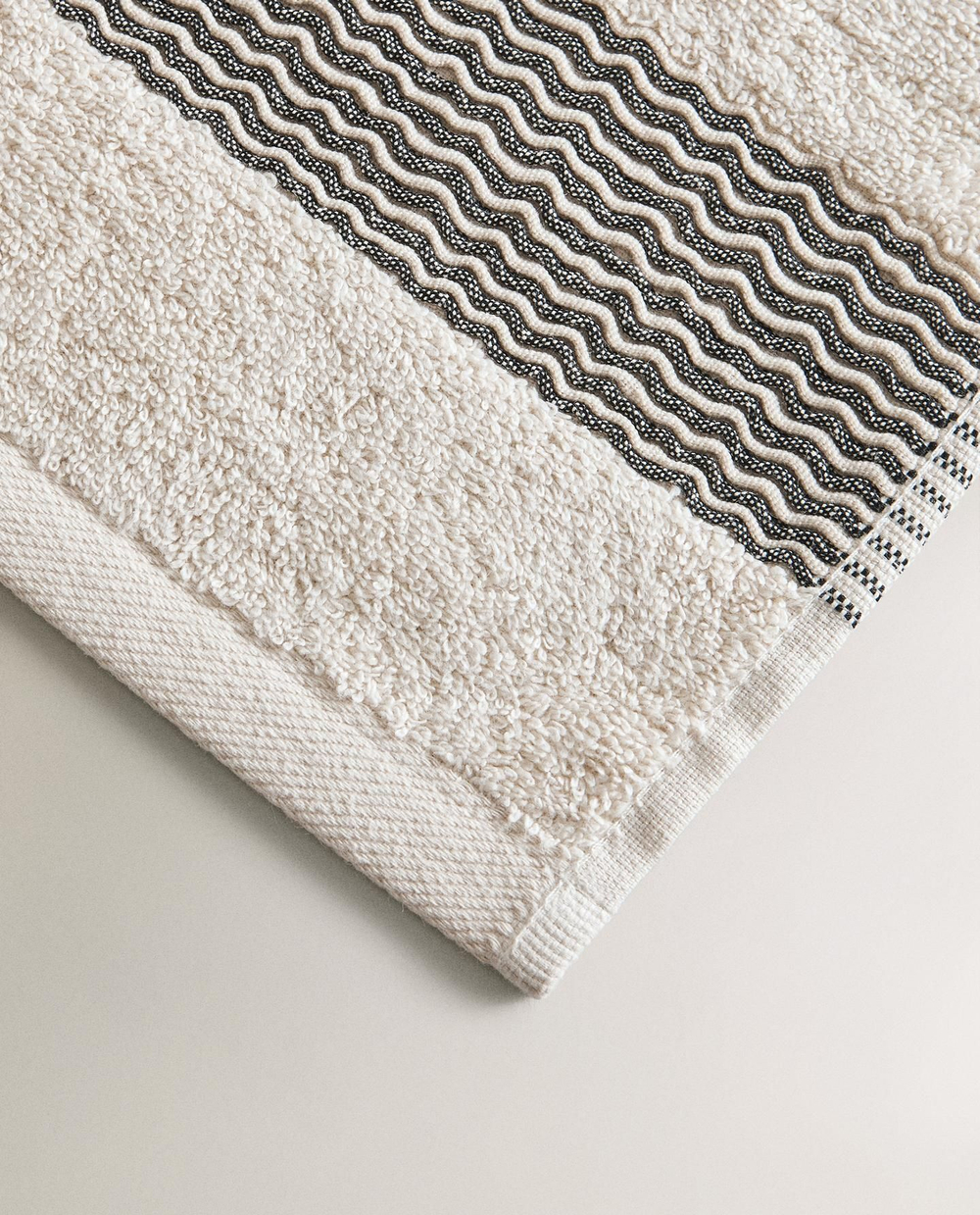 Zara Home - Хлопковое банное полотенце с оборками, бежевый, 50х90 см