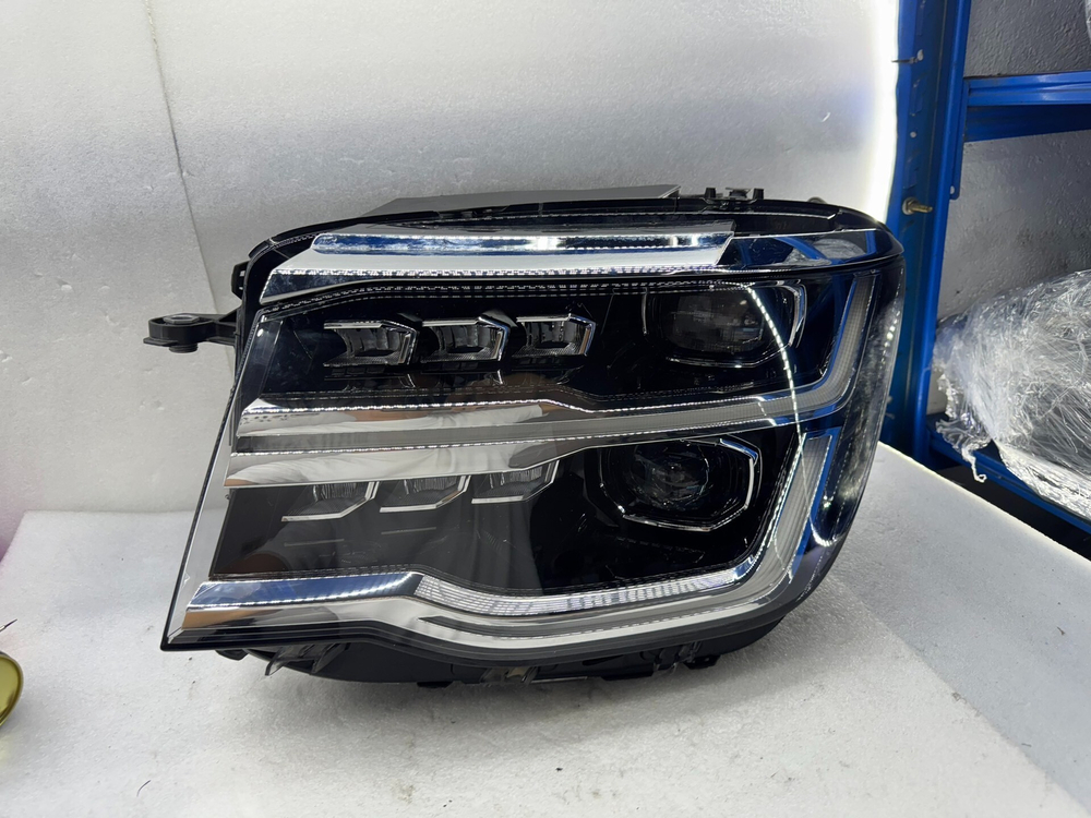 Фара LED левая/правая оригинальная Volkswagen Teramont (Туарег Атлас)