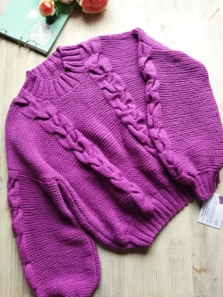 Свитер с косами