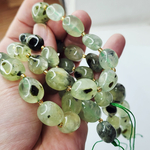 Пренит природный, крупная галтовка, 12-15 мм, камни овалы, штучно.