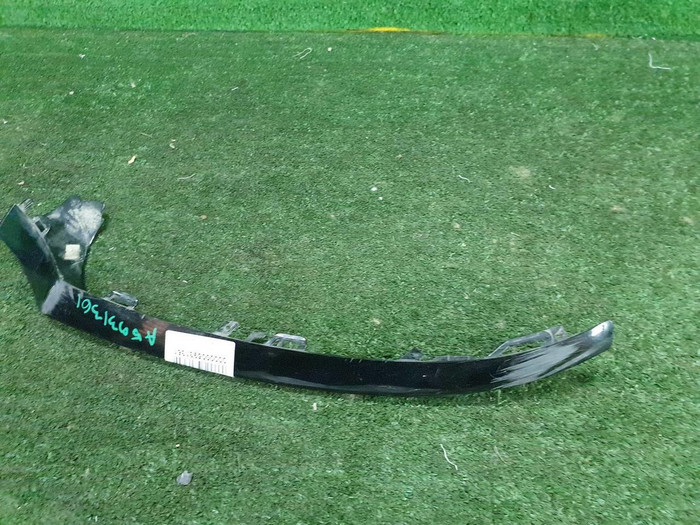 Молдинг переднего бампера правый Mercedes C w205 (2014-2018) AMG