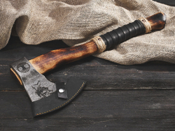 Топор "Один", рукоять комель берёзы (обжиг)
