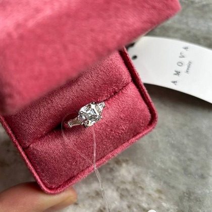 Кольцо из белого золота с муассанитом огранки Ашер