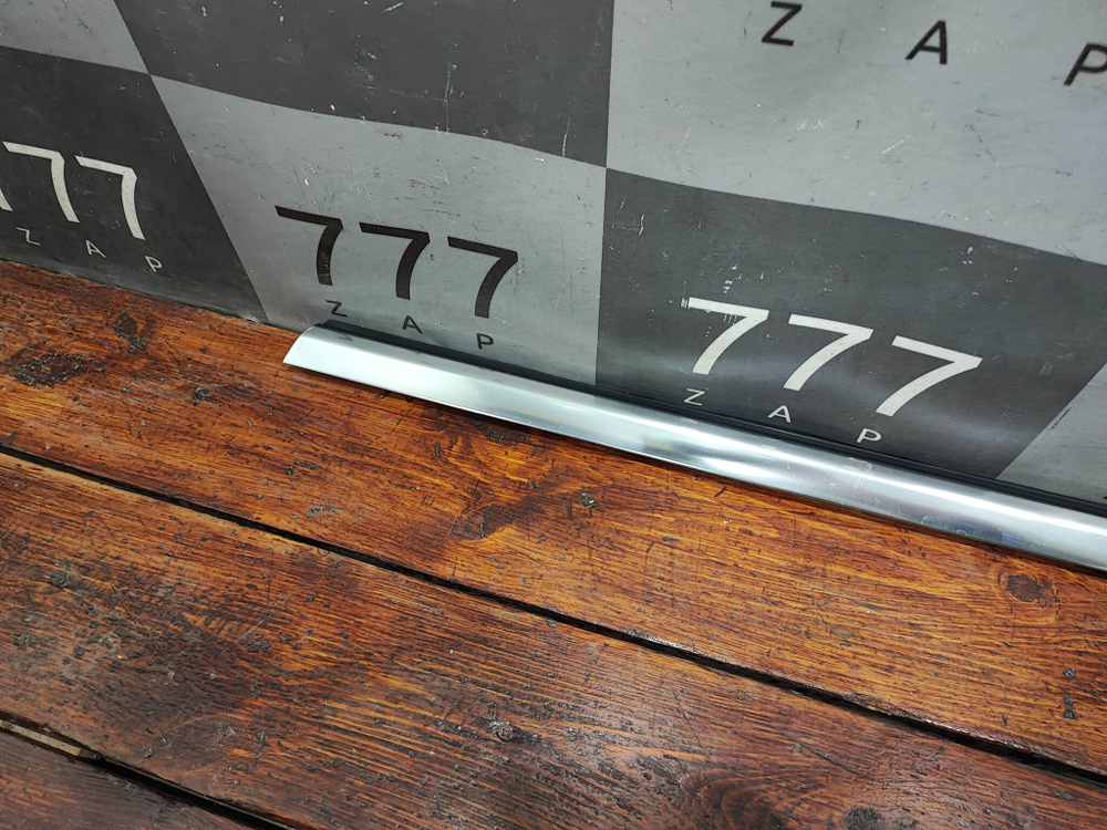 Молдинг стекла переднего правого Mercedes C W205 14-23 Б/У Оригинал A2057251465