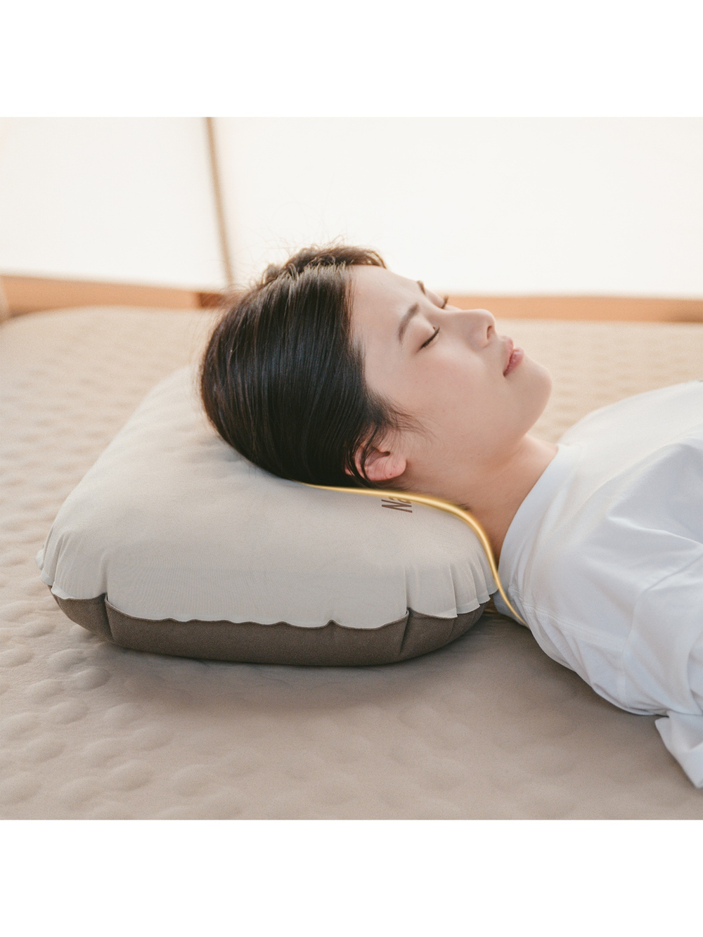 Подушка надувная Naturehike 52х32x12 см, бежевая