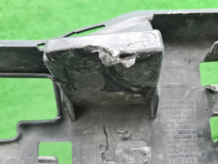 Кронштейн переднего бампера BMW 5er G30 (17-20)