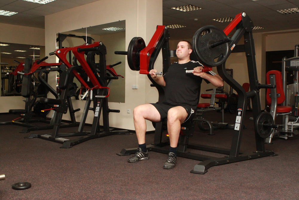 Impulse SL7001 жим от груди с независимыми рычагами, профессиональный тренажер