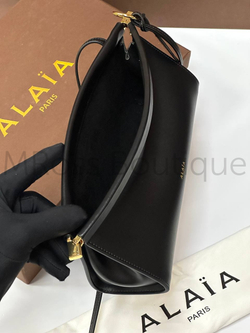 Женская сумка Alaia Le Click East West черного цвета