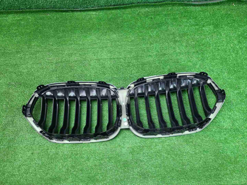 Решетка радиатора BMW X1 F48 (2019-2022)