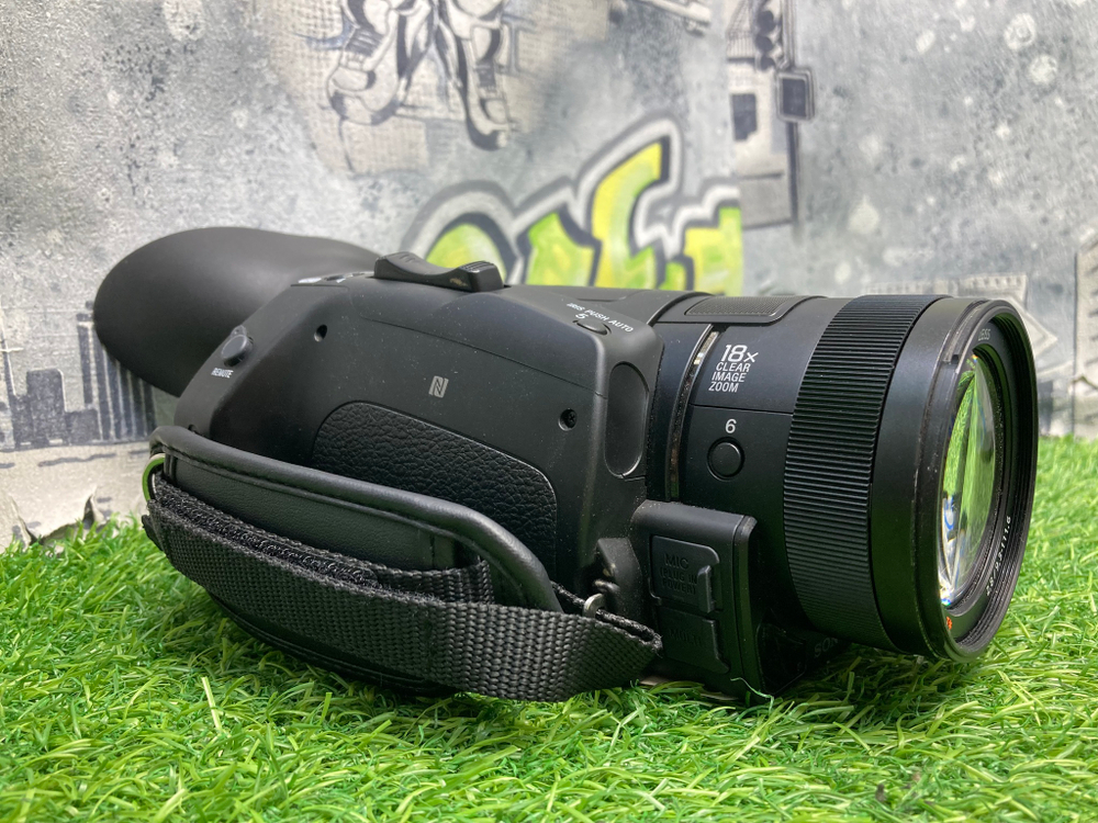 Sony FDR-AX700