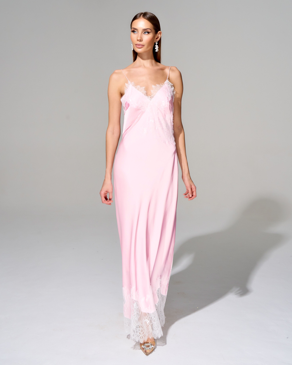 Платье-комбинация с отделкой французским кружевом