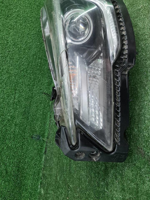 Битая Фара левая Subaru Outback 5 (2017-2021) LED