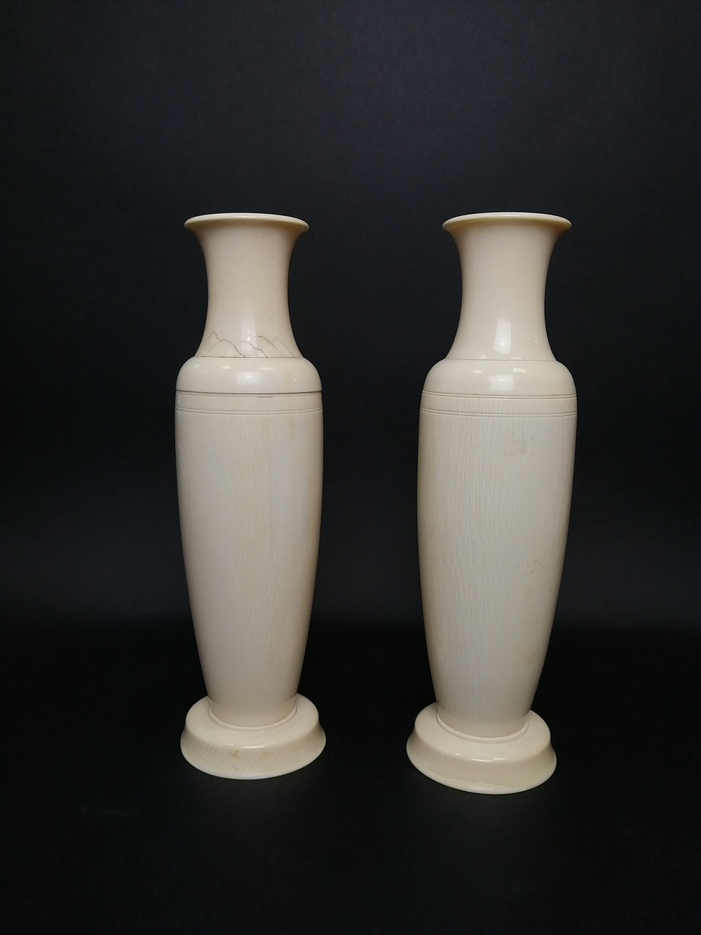 Парные вазы из слоновой кости