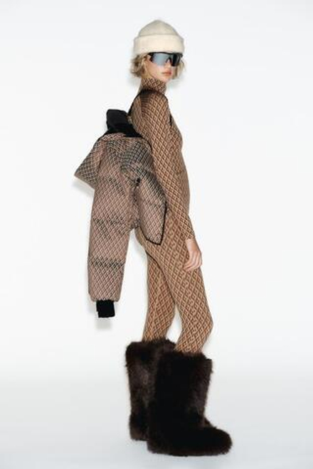 ZARA ТЕРМОФУТБОЛКА SKI COLLECTION С КОНТРАСТНЫМ УЗОРОМ, ТАБАЧНЫЙ