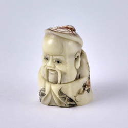 Нэцкэ Шоусин в кимоно