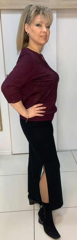 Трикотажная длинная юбка с двумя боковыми разрезами