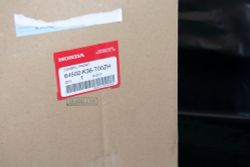 64502-K36-T00ZH. COVER, L. FR. *NHA87P*, White. Fairing Honda PCX 2014-2017