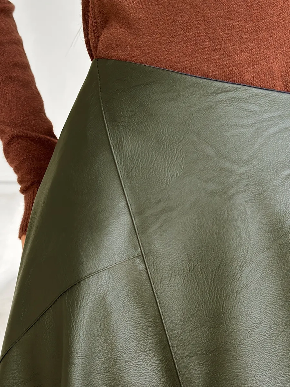 Юбка кожаная трапеция миди