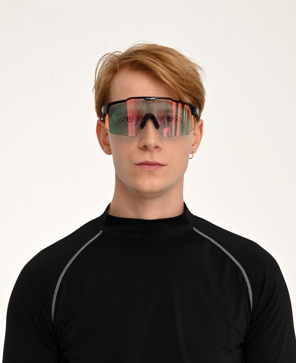 Спортивные очки GOG Loki / Black/Red / Photochromic Reflex Red