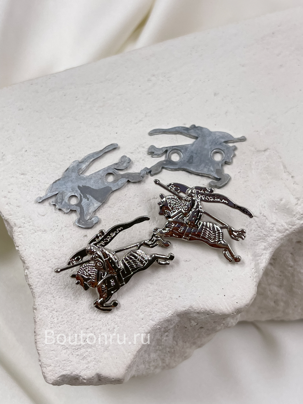 Металлический логотип Барб. серебристый